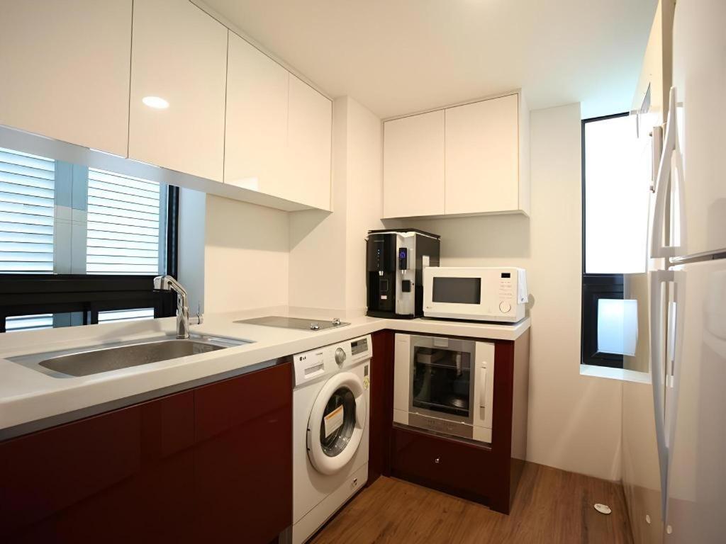 Myeongdong Mom House Hotel Seoul Bagian luar foto