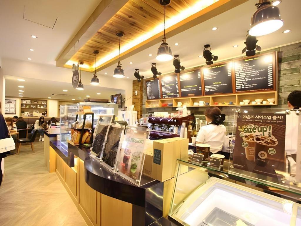 Myeongdong Mom House Hotel Seoul Bagian luar foto