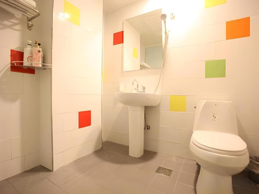 Myeongdong Mom House Hotel Seoul Bagian luar foto