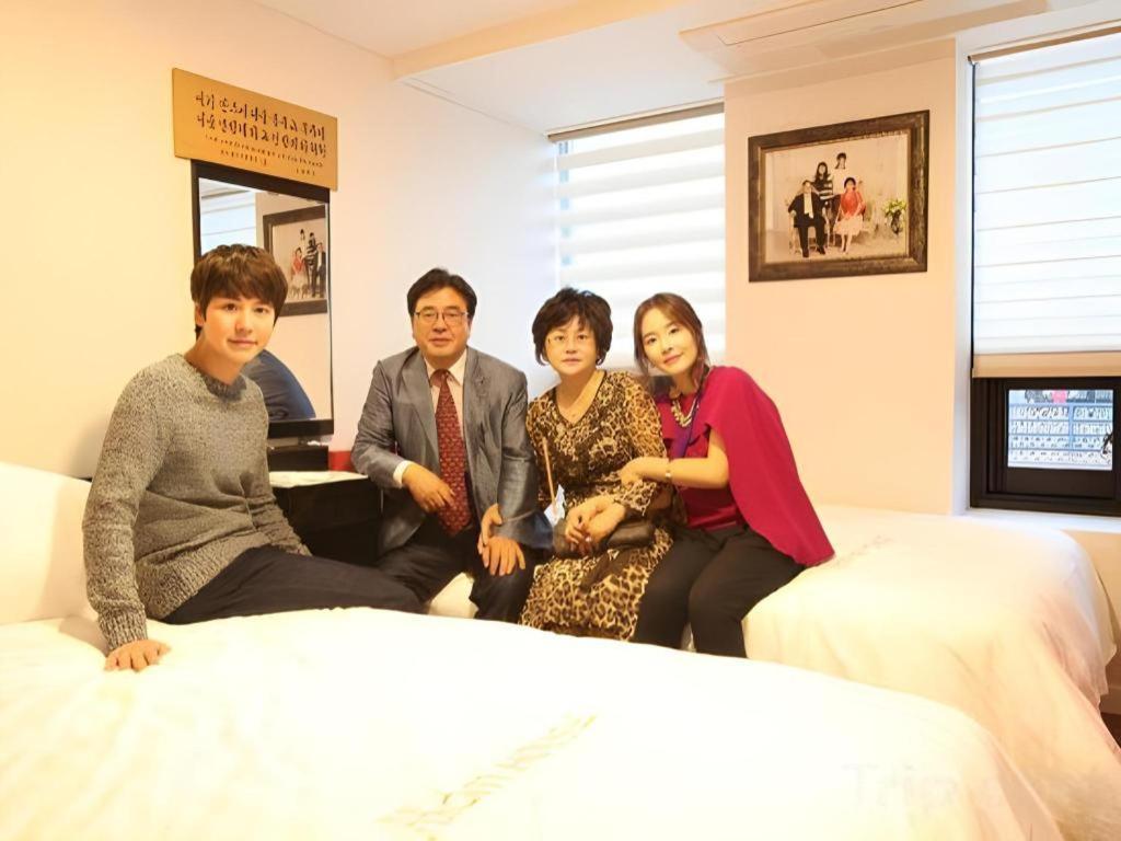 Myeongdong Mom House Hotel Seoul Bagian luar foto