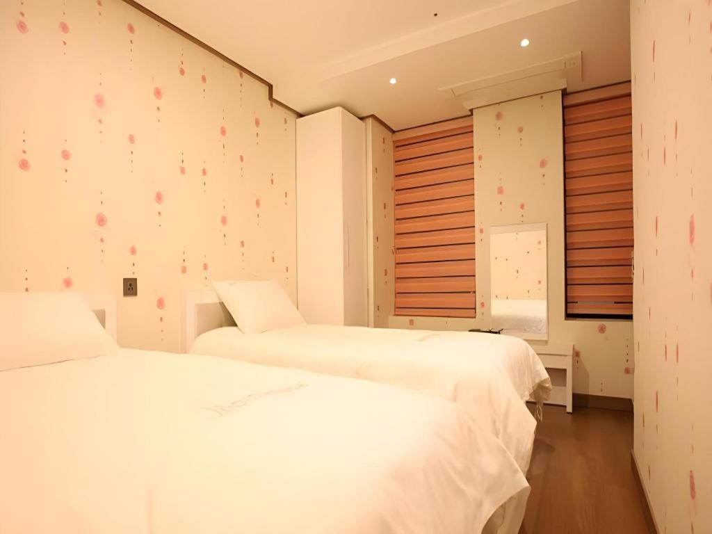 Myeongdong Mom House Hotel Seoul Bagian luar foto