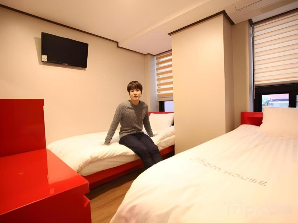 Myeongdong Mom House Hotel Seoul Bagian luar foto