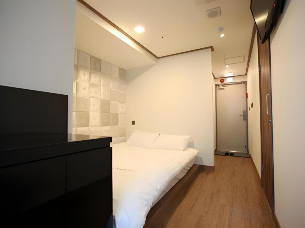 Myeongdong Mom House Hotel Seoul Bagian luar foto