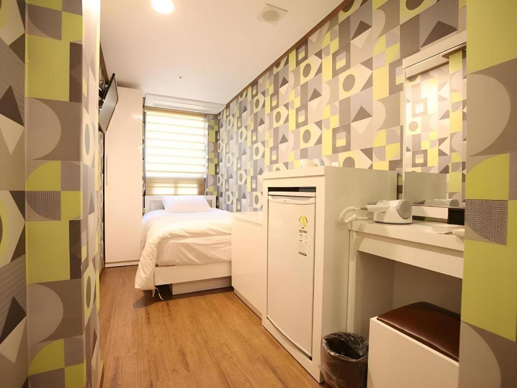 Myeongdong Mom House Hotel Seoul Bagian luar foto