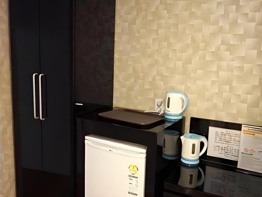 Myeongdong Mom House Hotel Seoul Bagian luar foto