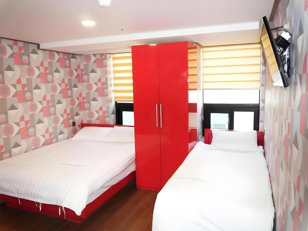 Myeongdong Mom House Hotel Seoul Bagian luar foto