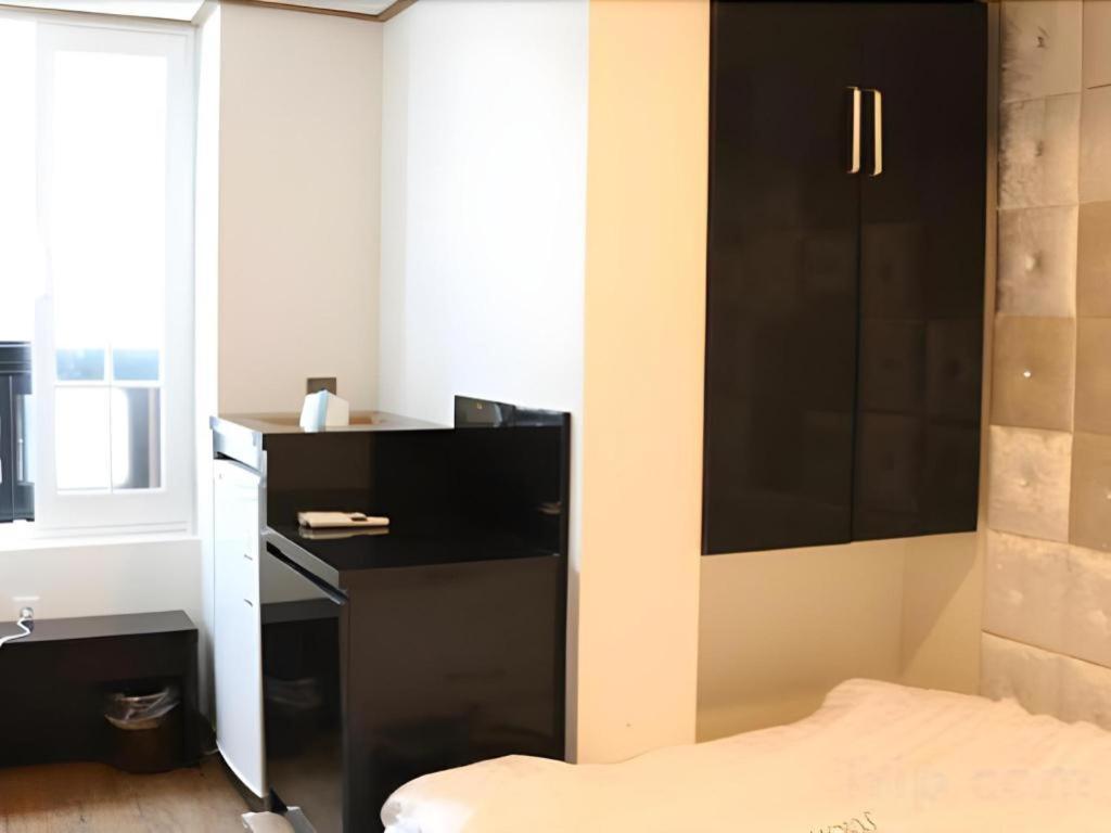 Myeongdong Mom House Hotel Seoul Bagian luar foto
