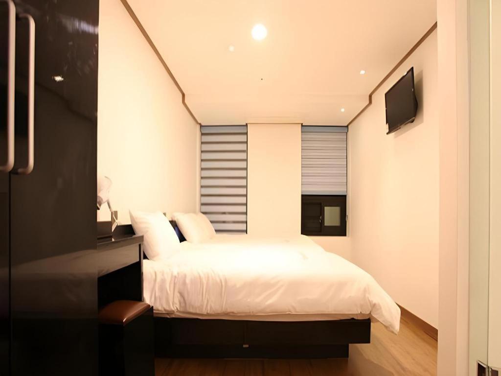 Myeongdong Mom House Hotel Seoul Bagian luar foto