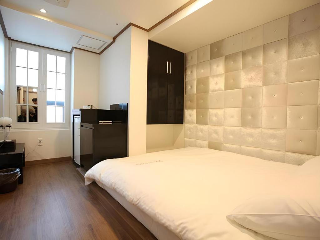 Myeongdong Mom House Hotel Seoul Bagian luar foto