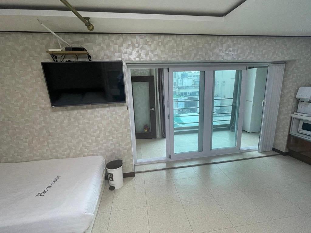 Myeongdong Mom House Hotel Seoul Bagian luar foto