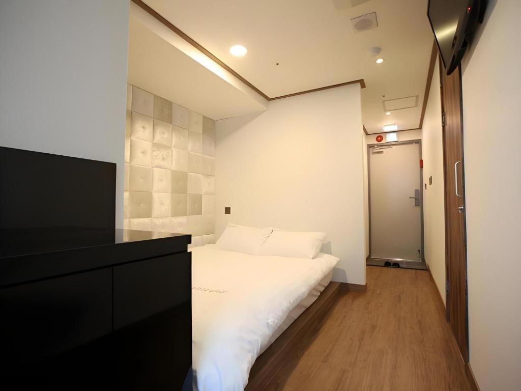Myeongdong Mom House Hotel Seoul Bagian luar foto